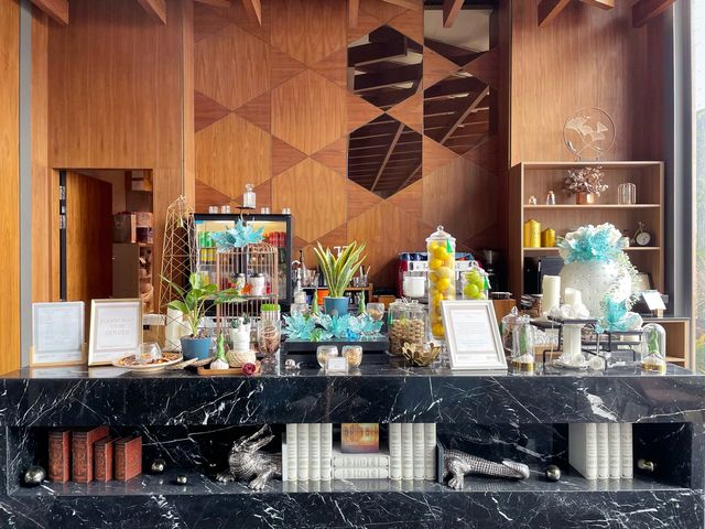Club lounge experience at Oasia Downtown