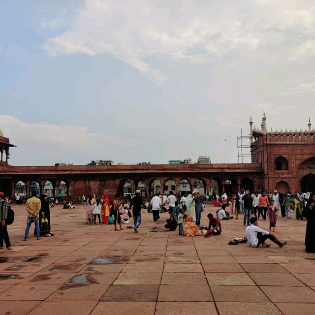 Magnificent yet crowded mosque of Mughal era