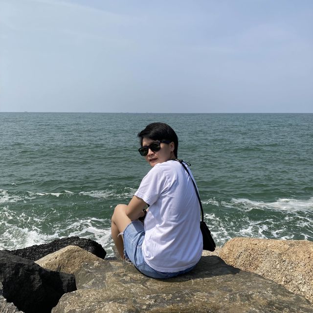 เอาความทุกข์ไปปล่อย ที่”หาดแสงจันทร์”