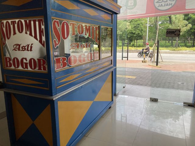 【インドネシア】ラーメンのようなsoto mieがおいしい！おいしい！