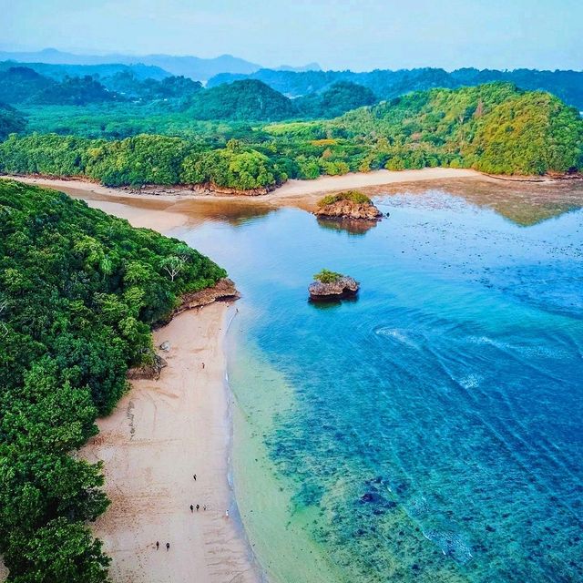 Teluk Asmoro Beach