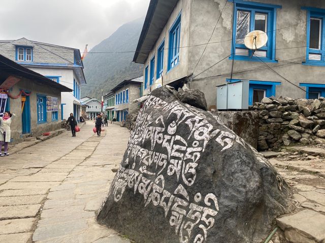 Hiking to Phakding in Nepal 