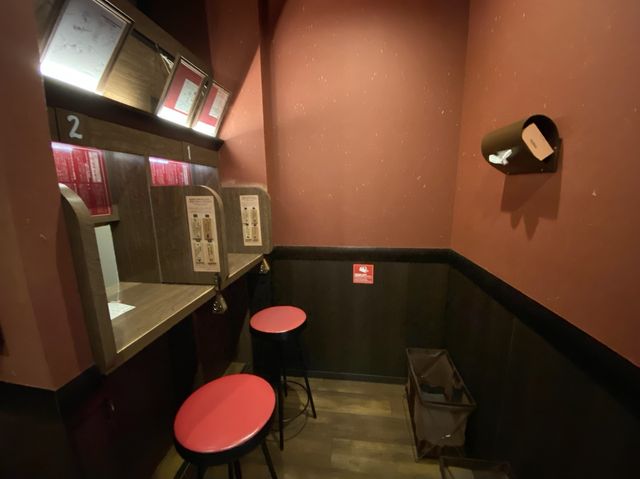 福岡空港。保安検査場内にあるラーメン『一蘭』