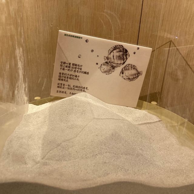 《全港首個沙畫藝術展覽「揉沙說愛」》