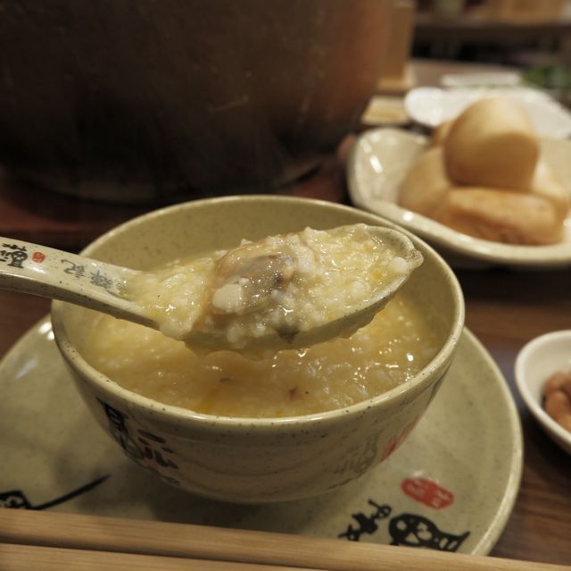 必點鮮美砂鍋粥配炸饅頭