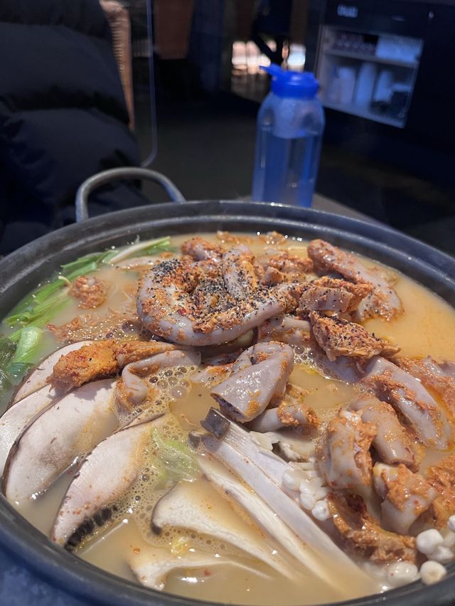따끈한 국물이 땡기는 날엔 곱창전골 먹으러 밴쿠버 다운타운 한국음식점 고수🥘