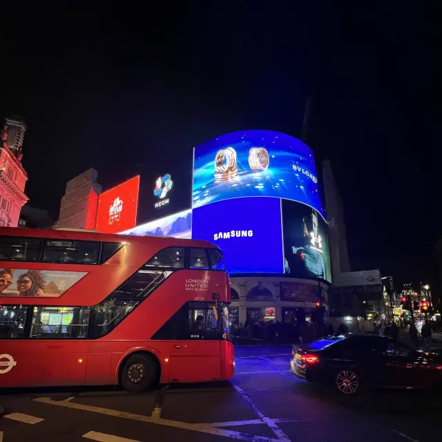 Piccadilly Circus 