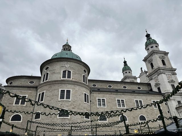 奧地利景點-薩爾斯堡大教堂廣場聖誕市集