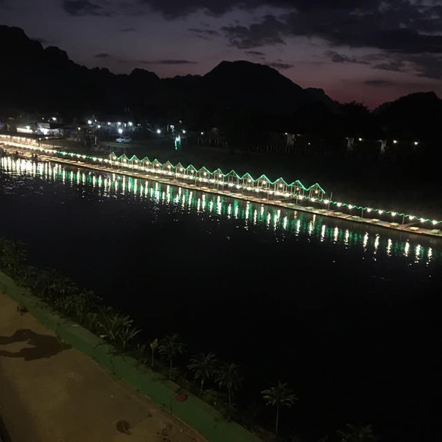 โรงแรมริเวอร์วิว วังเวียง