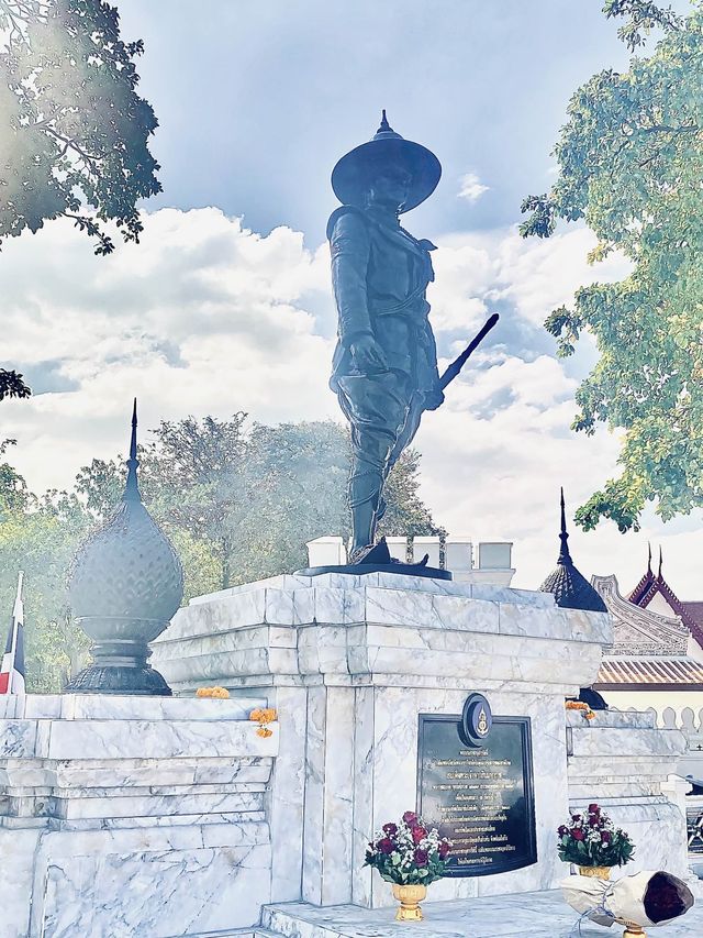 พระบรมราชานุสาวรีย์สมเด็จพระเจ้าตากสินมหาราช