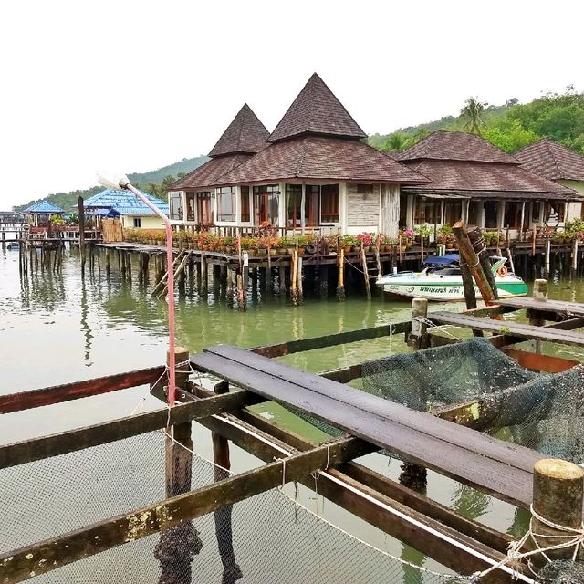 สลักเพชรซีฟู้ดแอนด์รีสอร์ท