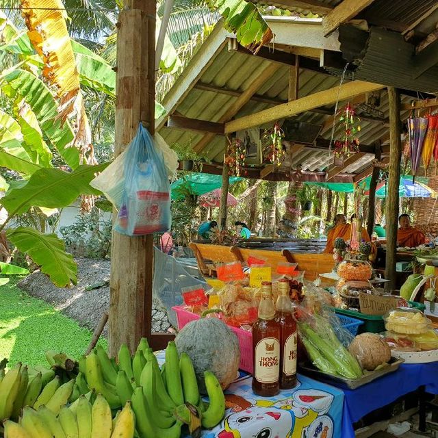 ลุงดมอาหารป่า ร้านในสวนมะพร้าว
