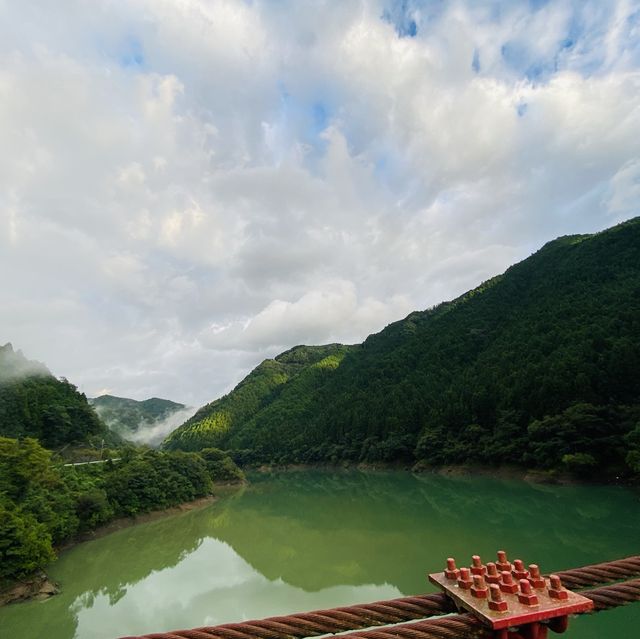 全長約160mの真っ赤な「蔵王橋」