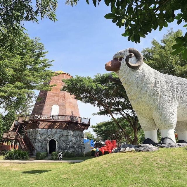 ฟาร์มแกะพัทยาและสวนนกโชว์ 🐑🦜