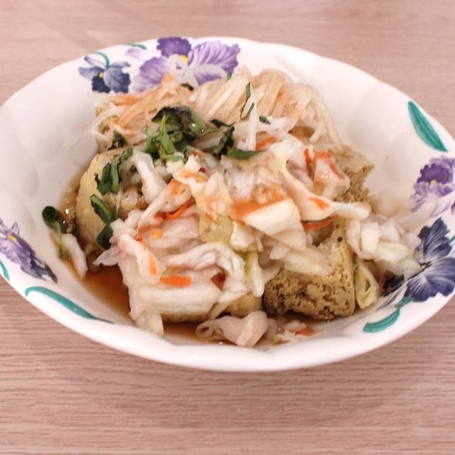 玉里橋頭臭豆腐花蓮店~在花蓮市區就可以吃到玉里經典臭豆腐｜加蘿蔔絲、泡菜超搭好好