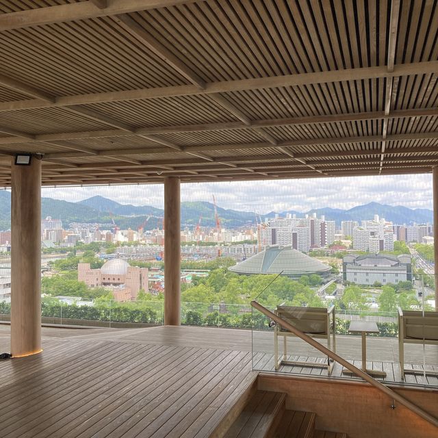 広島市　おりづるタワーの展望台