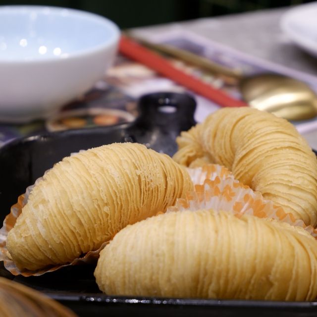 貼地價龍蝦荷葉飯和點心 