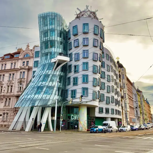 Dancing in front of Dancing House 💃 