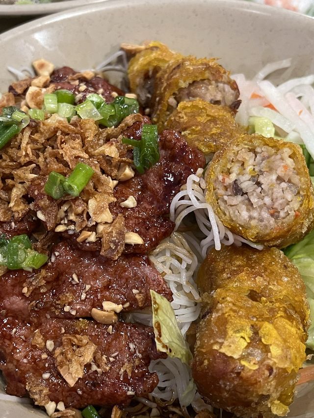 늦은 시간에도 먹을 수 있는 쌀국수, 밴쿠버 다운타운 24Train Express Noodle House