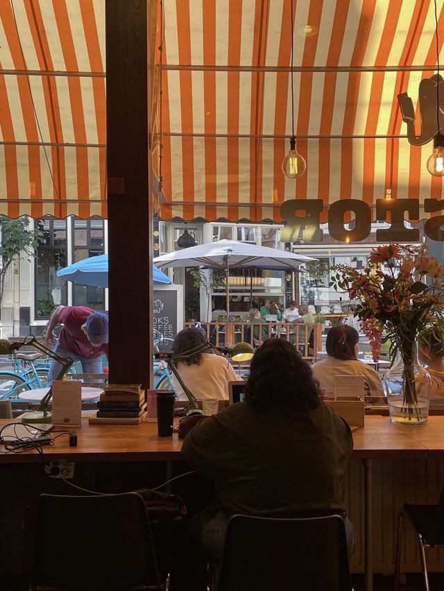 네덜란드 헤이그 서점 겸 카페, The Bookstor Cafe