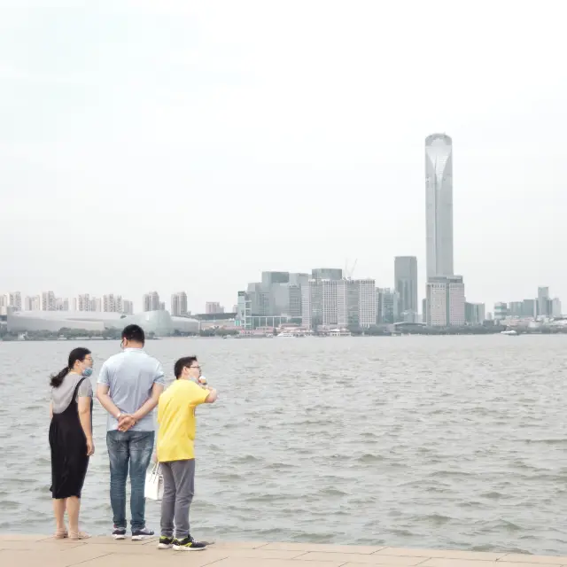 The best lakefront walk in Suzhou! 