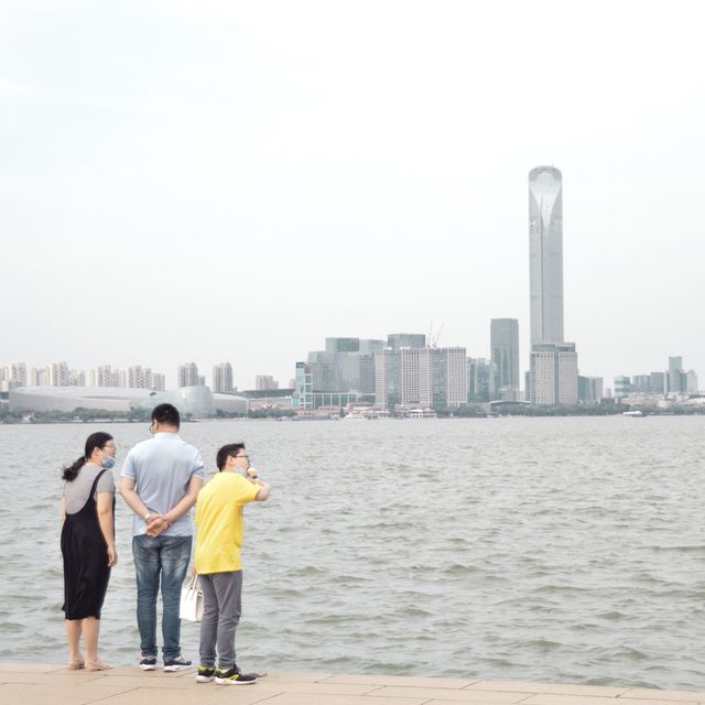 The best lakefront walk in Suzhou! 