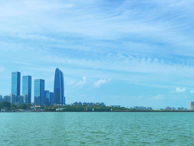 Jinji Lake; a reminder of Singapore