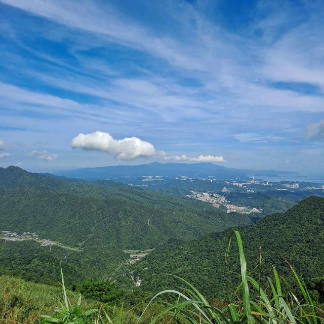 九份 | 公路停靠美景「不厭亭」，任何季節來都相當迷人，路程輕鬆簡單!

