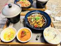 異人館｜布丁免費吃到飽，定食份量大很夠吃｜跟著17吃美食