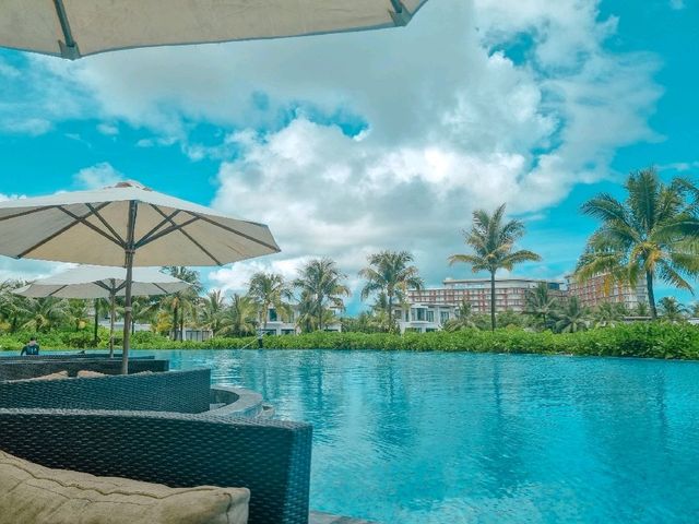 넓고 깊지 않아서 놀기 딱 좋은, Movenpick 푸꾸옥 수영장🌊