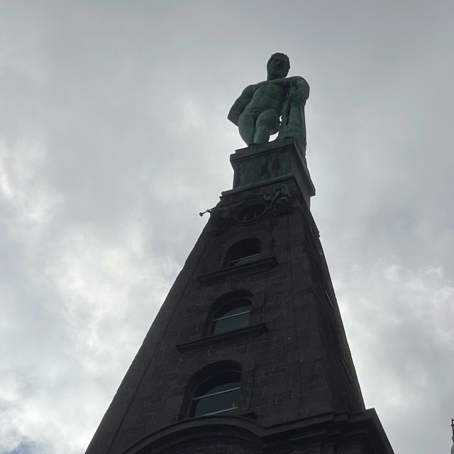 300년 된 물계단 카셀의 헤라클레스 “Wilhelmshoehe”⛲️