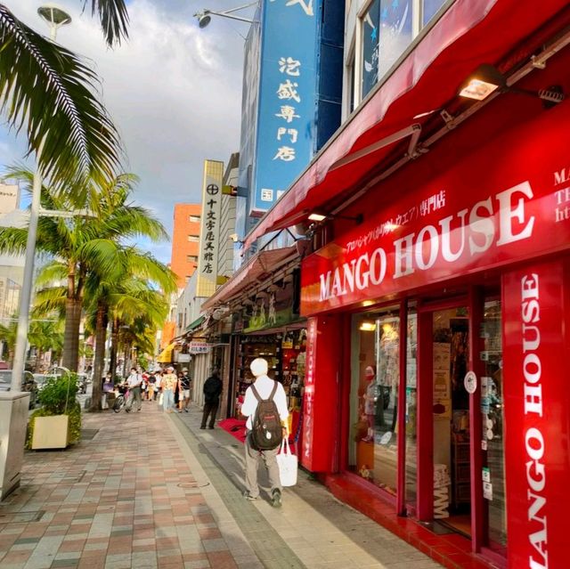 【沖縄 那覇】国際通りで風に吹かれて✨✨✨