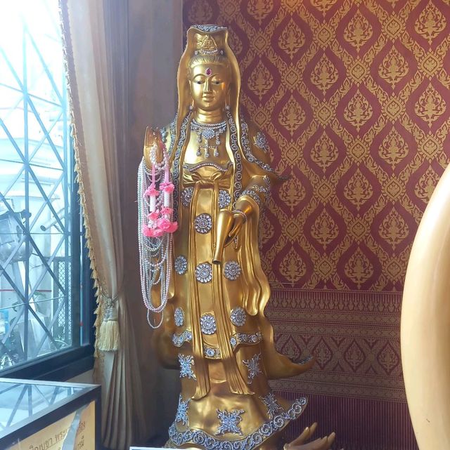 วัดอิทขิลสะดือเมือง / ไหว้หลวงพ่อขาว