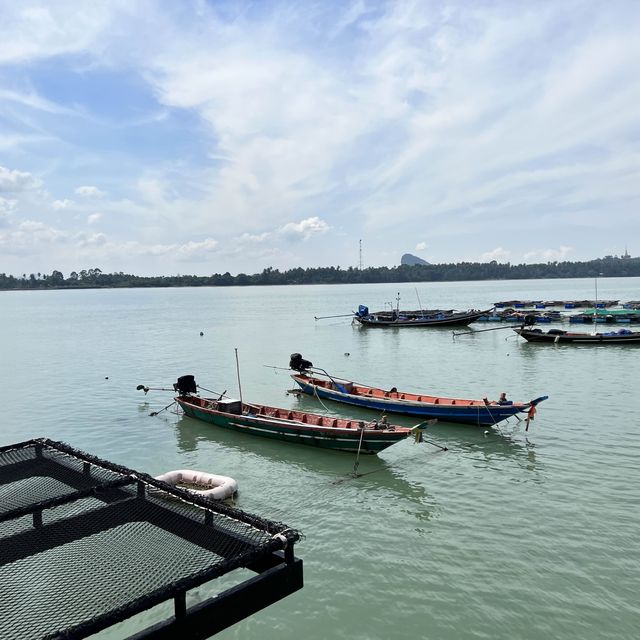 โรงเตี๊ยม ณ เกาะแรต สุราษฎร์ธานี