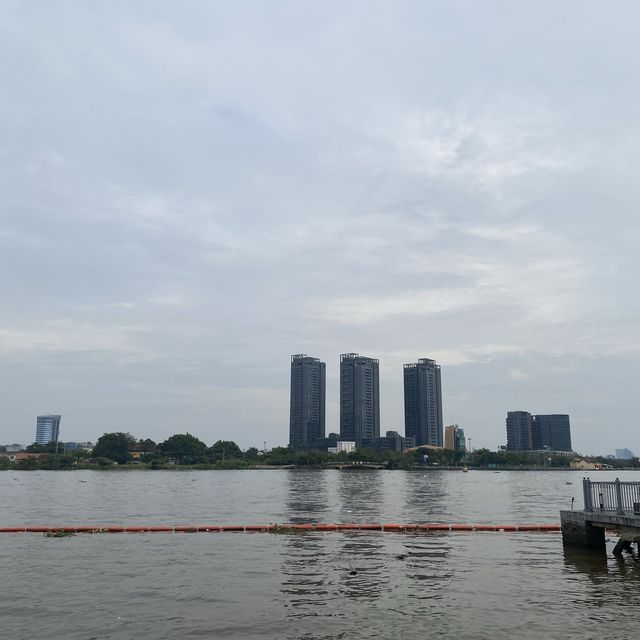 Saigon River Bank 