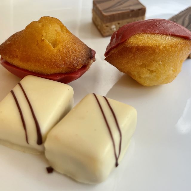 High-Tea moment at Brasserie Les Saveurs