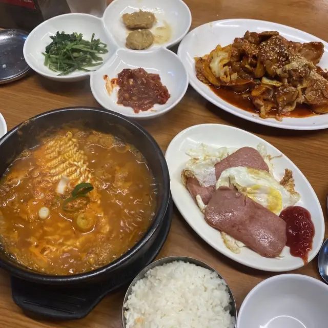 찐홍대피플만 찾는 홍대 로컬 맛집