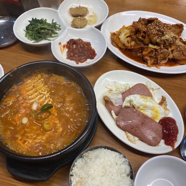 찐홍대피플만 찾는 홍대 로컬 맛집