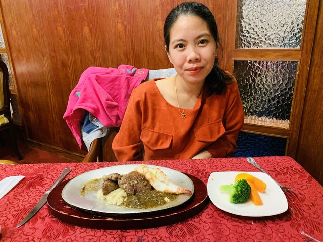 高雄老字號美食-華友牛排館