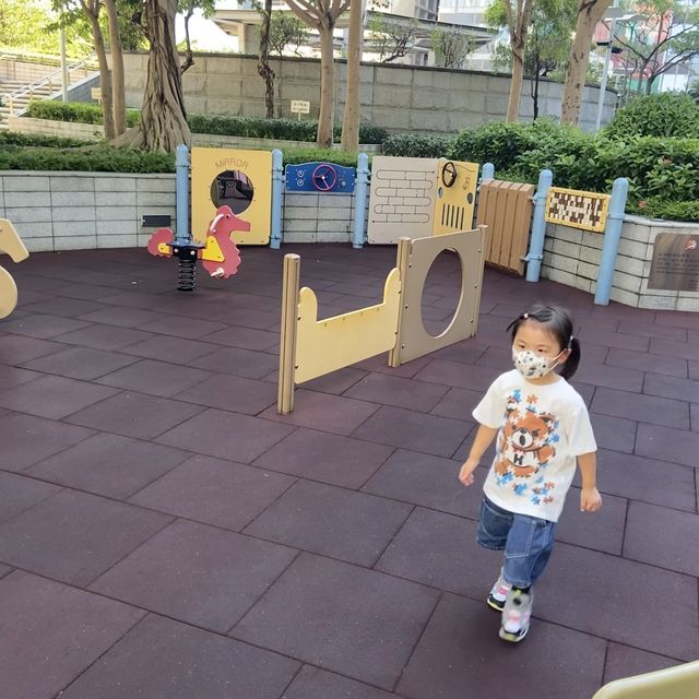 【鐵路站上蓋既公園 📍尖東】