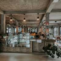 Naked Espresso คาเฟ่น่านั่งในวังเวียง
