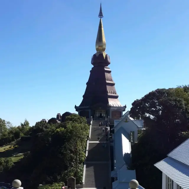 องค์พระธาตุคู่เชียงใหม่