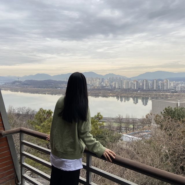 한강뷰+숲뷰 동시에 즐길 수 있는 <더글라스하우스>