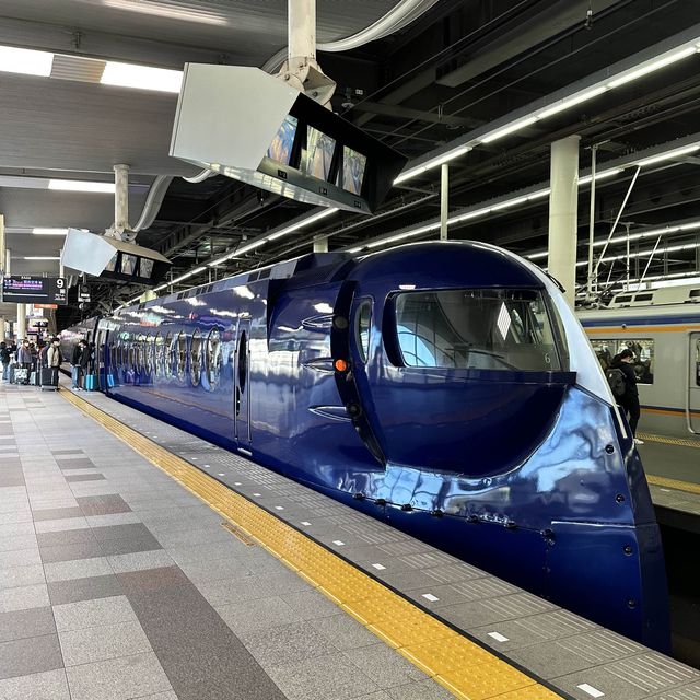 바다를 보며 달리는 공항 철도, 라피트 특급  