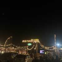 ตลาดฮักมูล เดิน ชิม ฮิม มูล