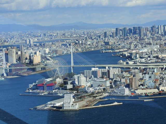 大阪。『日本の夜景100選』に選出されている『さきしまコスモタワー展望台』
