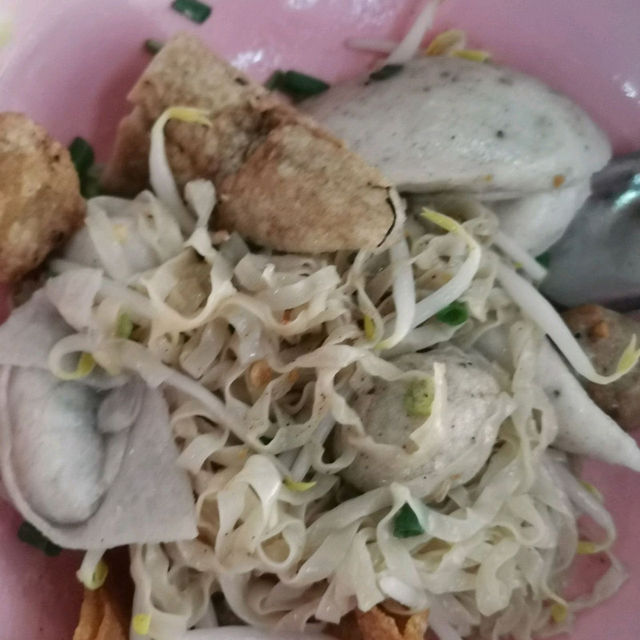 ลูกชิ้นปลารุ่งโรจน์ คลองเตย สุดยอดความอร่อย