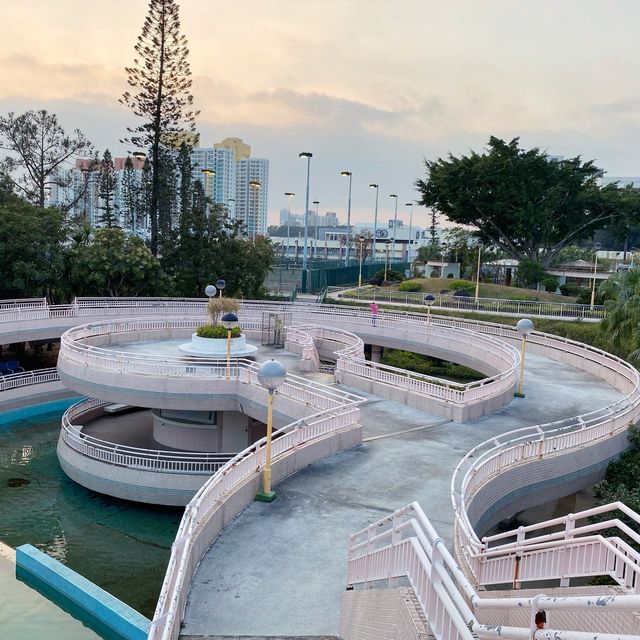 石硤尾公園-粉紅與粉藍色相映而成