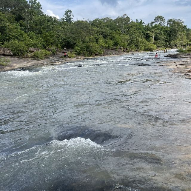 น้ำตกในอำเภอขุญหาญ จังหวัดศรีสะเกษ