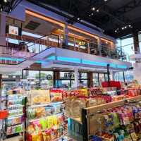 芭提雅最大的7-Eleven旗艦店 節能環保遊輪外觀的多功能便利店